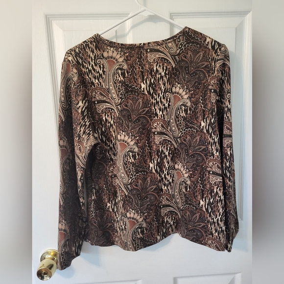 Long Sleeve Pattern Top - Picture 2 of 3